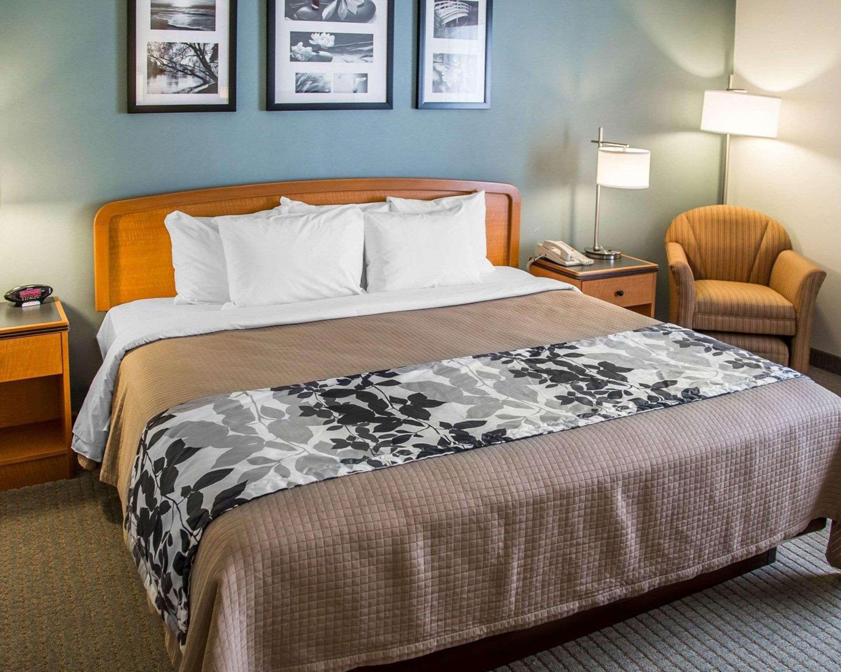 Hotel Sleep & - Quad Cities
