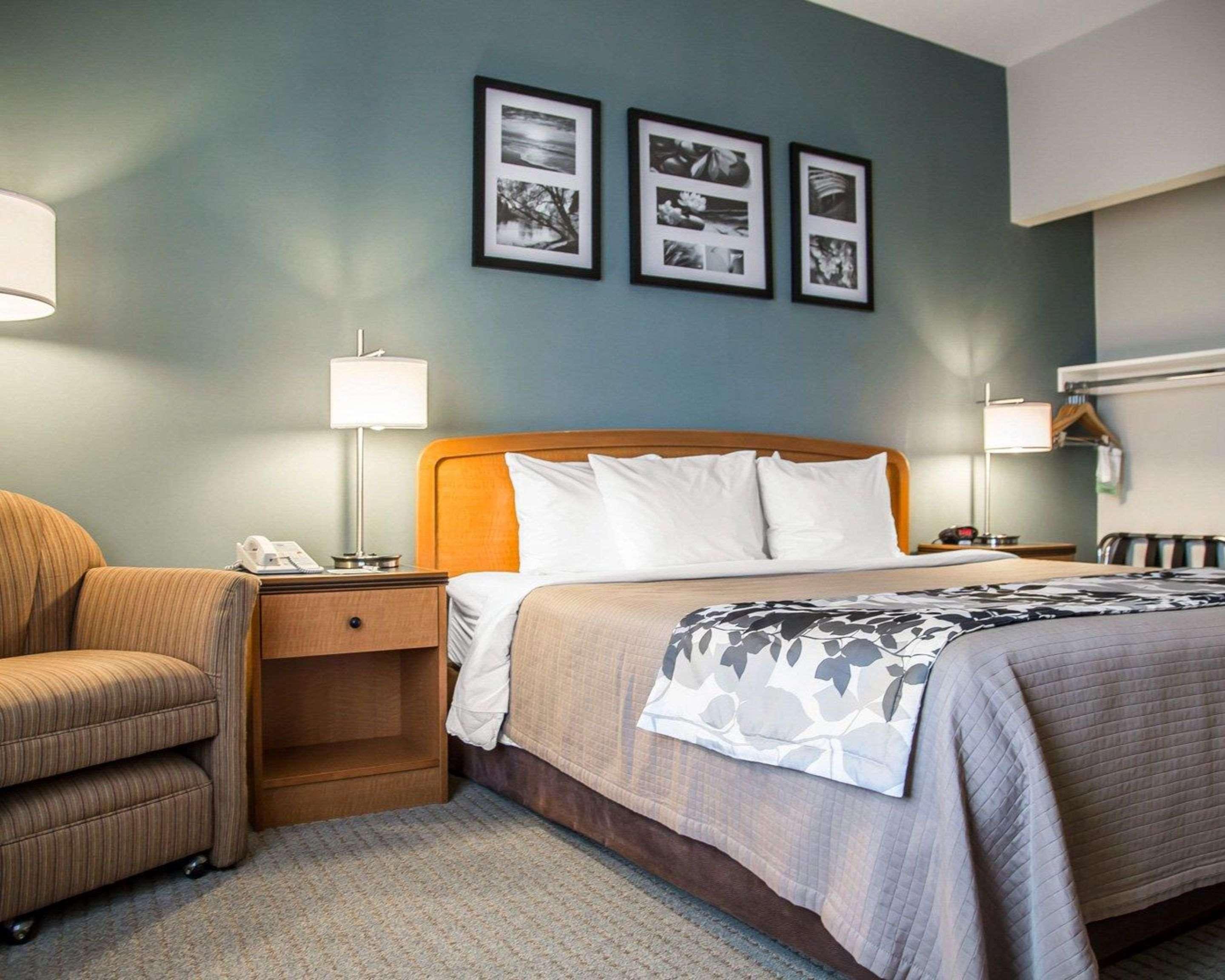 Hotel Sleep & - Quad Cities